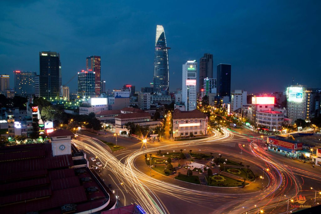 Ho Chi Minh Ville (Saigon) de nuit, Vietnam