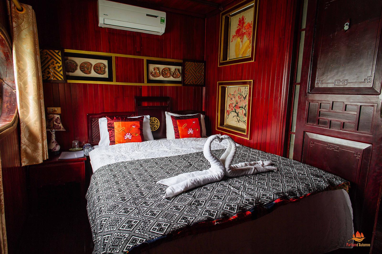 Chambre double sur la jonque Quatre Saisons, Baie d'Halong, Vietnam