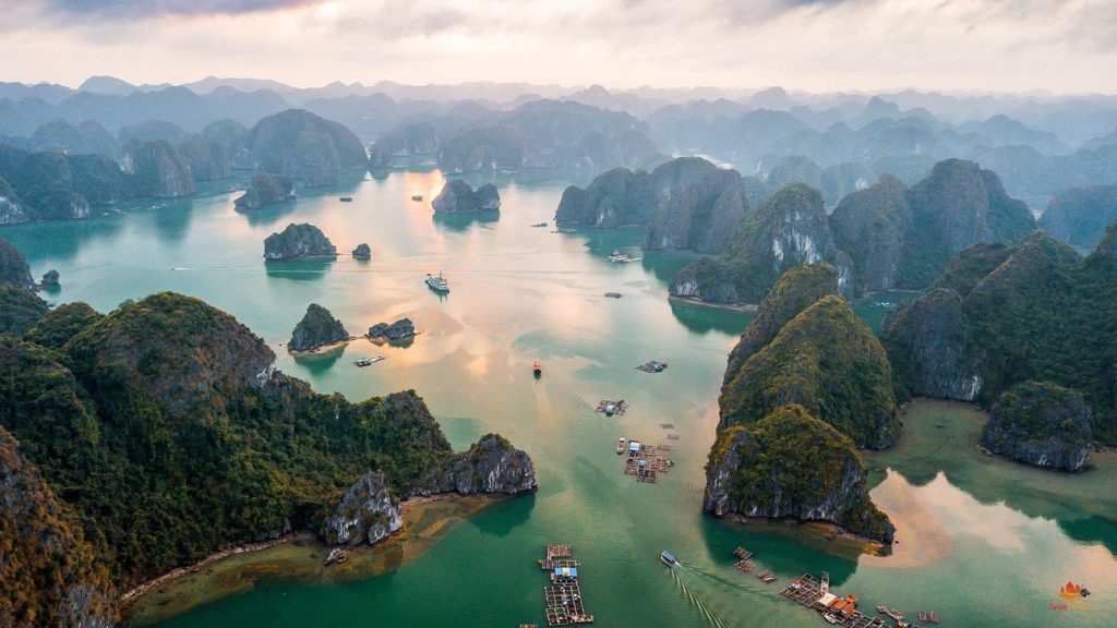 Baie de Lan Ha vue du ciel, Baie d'Halong, Vietnam
