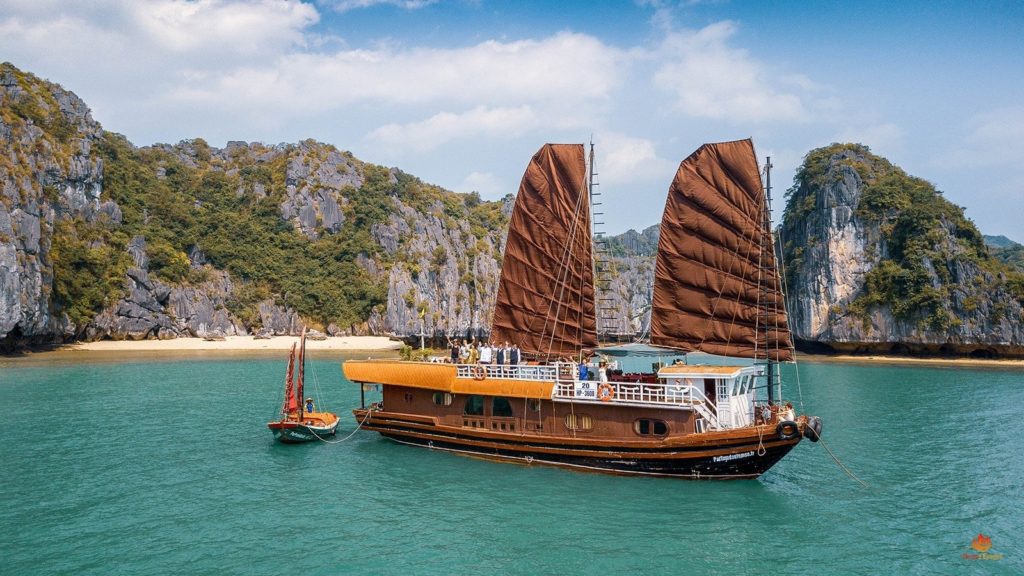 Jonque Quatre Saisons dans la Baie de Lan Ha, Vietnam