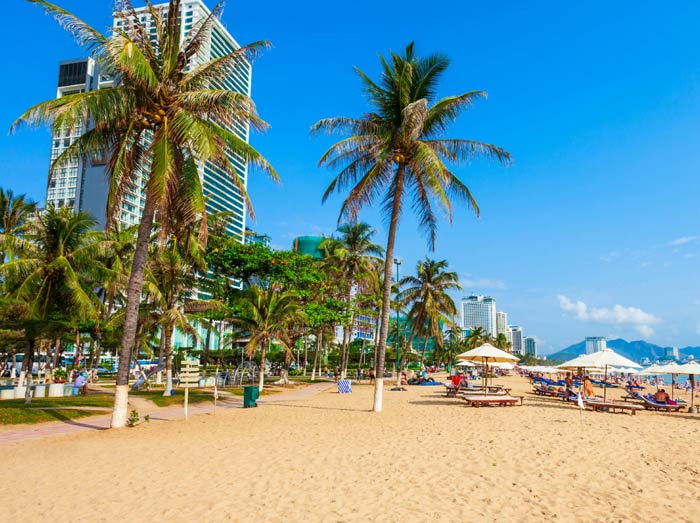 Plage de Nha Trang en milieu de journée