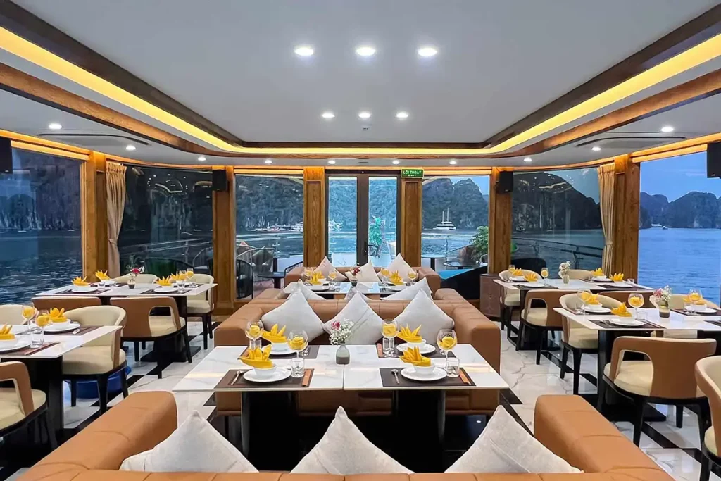 Bateau Panorama Salle à manger avec vue