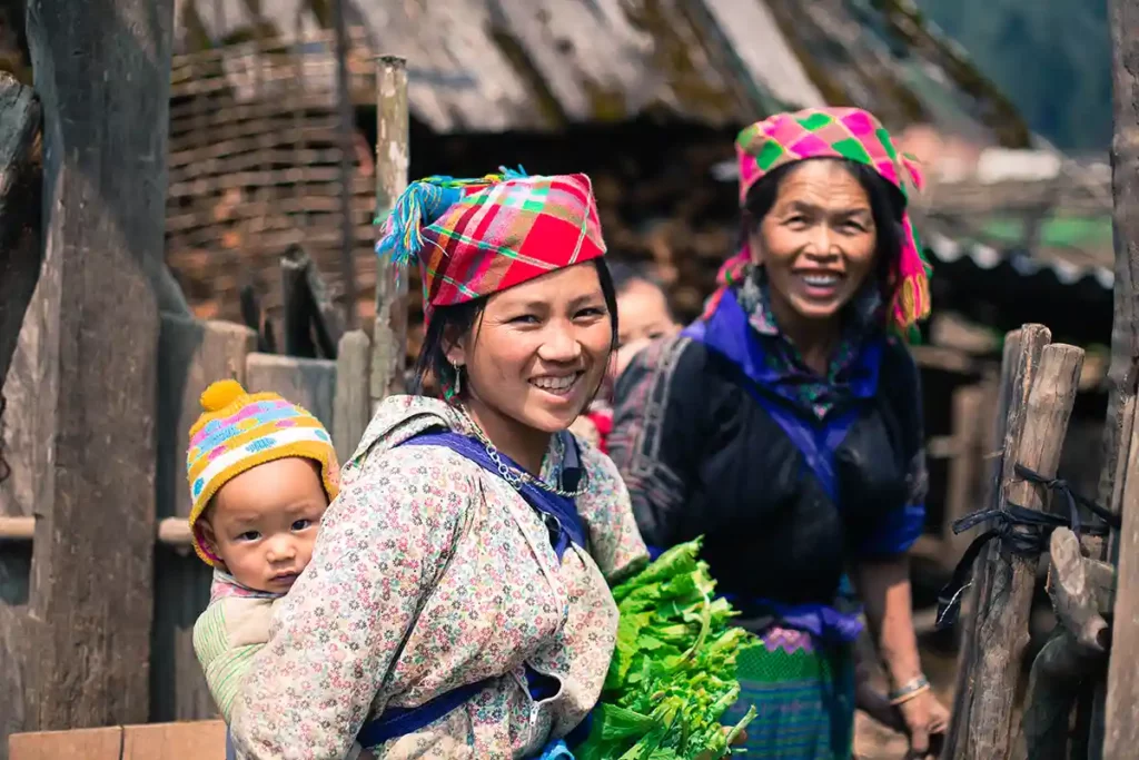 Femme Hmong avec son bébé, Mu Cang Chai