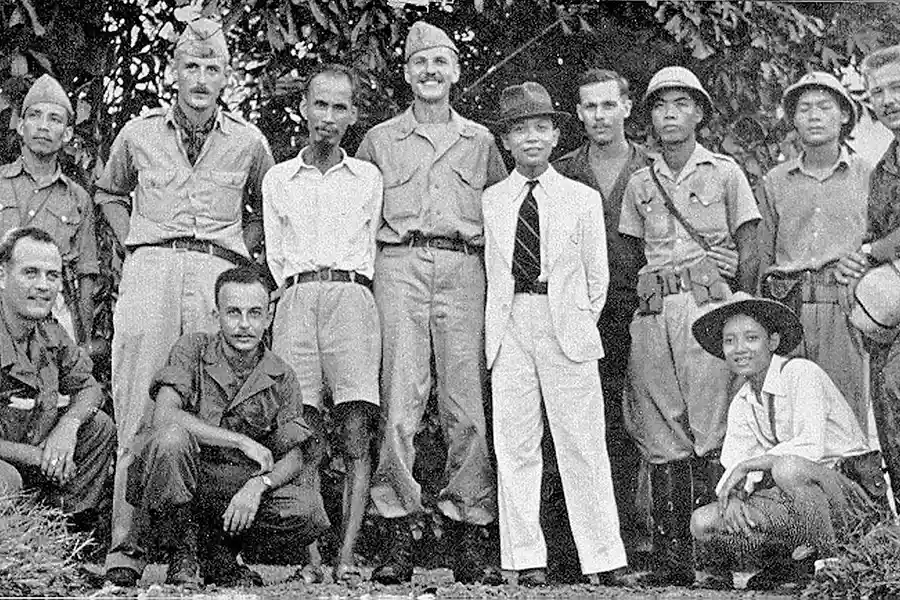 Ho Chi Minh et ses alliés américains en 1945