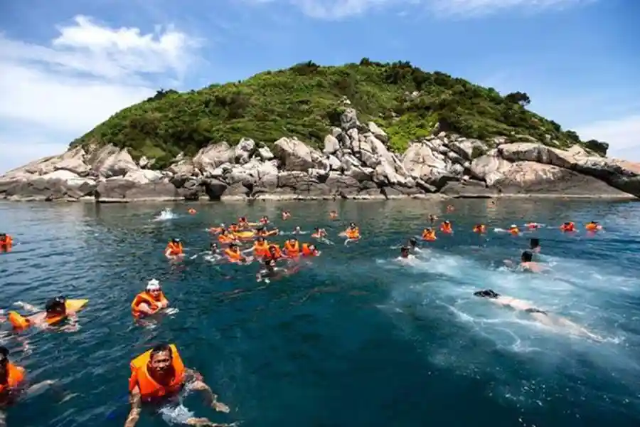 Faire du snorkelling aux îles Cham au large de Hoi An