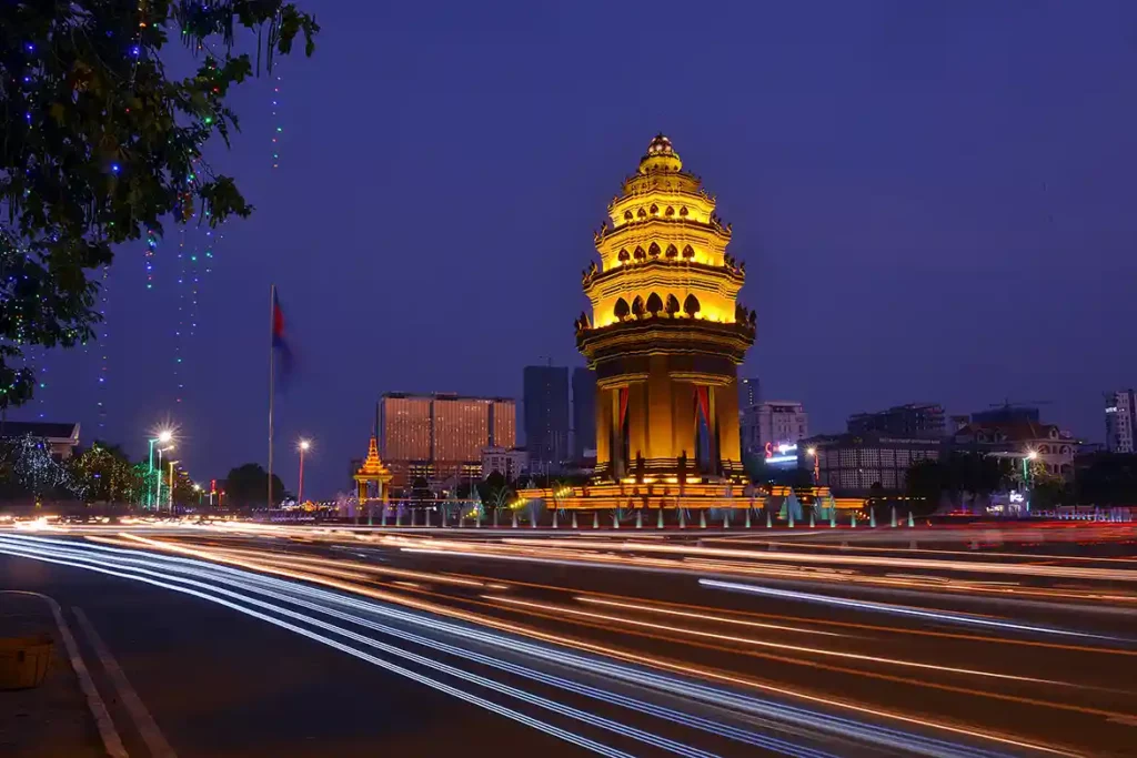 Monument Phnom Penh la nuit
