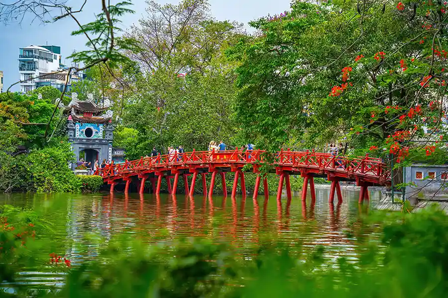 Pont rouge Thê Húc Hoan Kiem Hanoi
