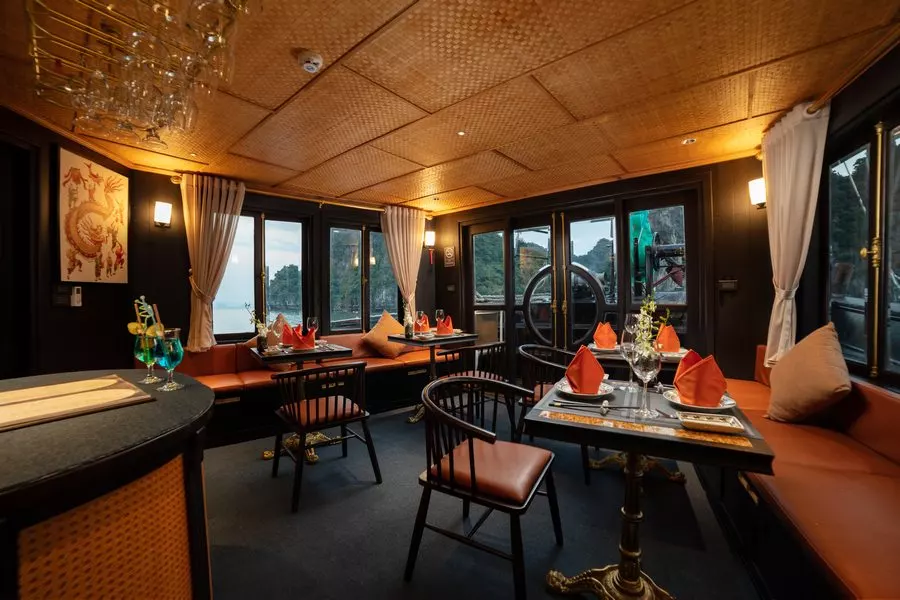 Salle de restaurant jonque Prince