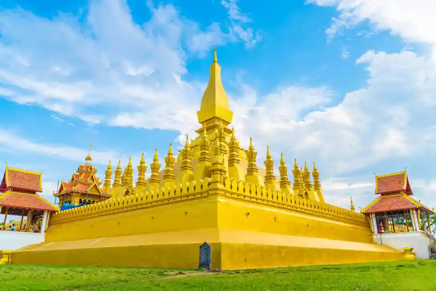 That Luang, ou « Le Grand Stupa Sacré »