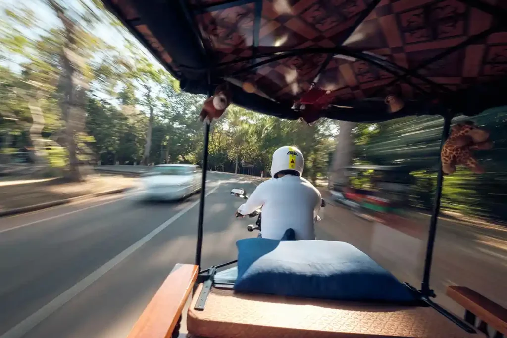 Tuk Tuk à Angkor avec effet de vitesse