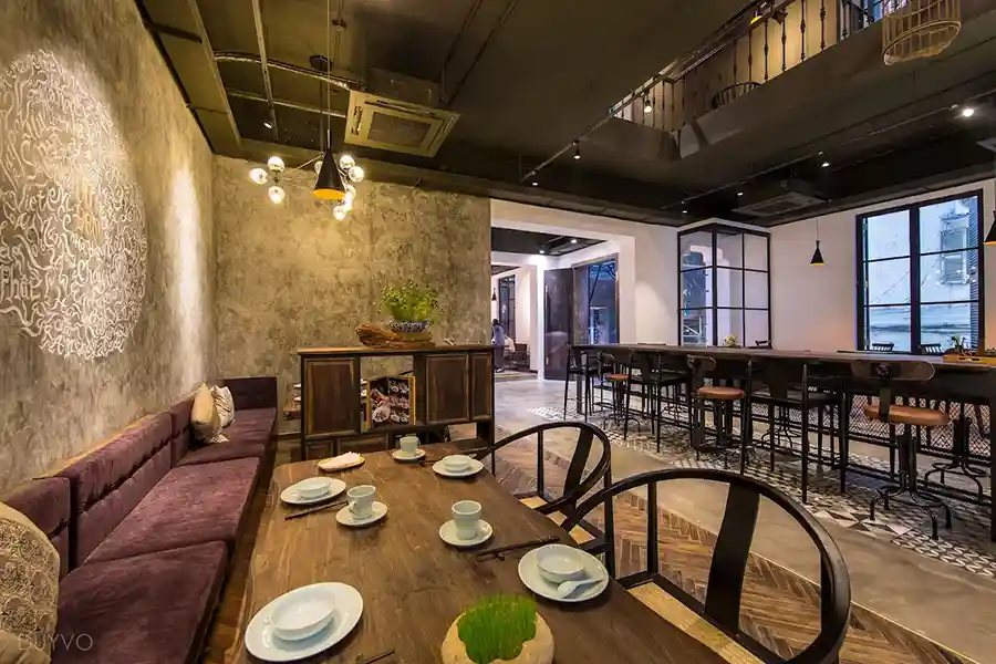 Une des salles du restaurant végétarien Ưu Đàm Chay à Hanoi